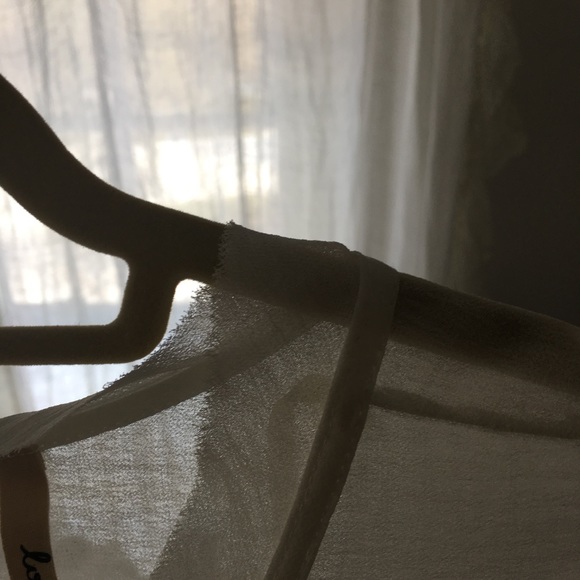 Sheer White Floral Embroidery Blouse - Picture 3 of 3